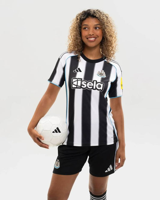 New Castle Woman Home 2025/2026